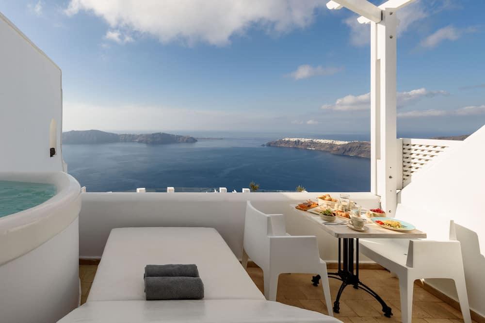 Golden Echo | Outdoor & Indoor Jacuzzi Suite - Above Blue Suites Santorini,  Greece | Book Online
